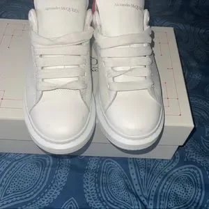 Selling my Alex McQueen size 9.5 in good condition worn few times. Alexander Mcqueen Oversized Leather Sneakers: White Low-top  main image 4